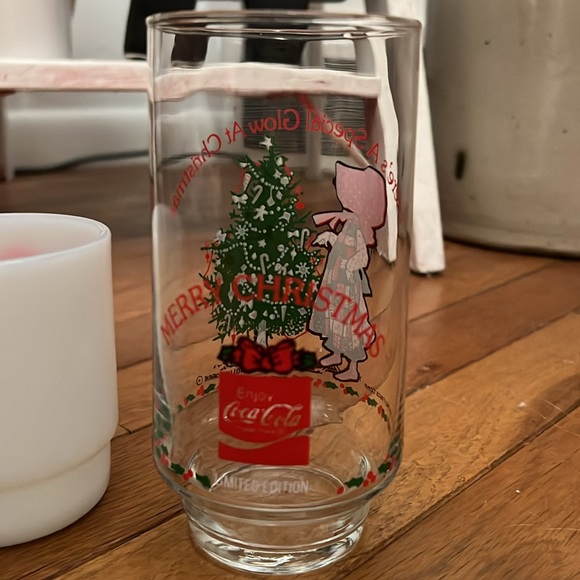 VINTAGE GLASSWARE - Picture 6 of 8